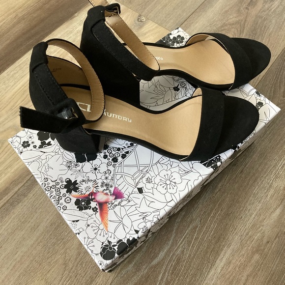 CL By Laundry *NWT* Women’s Size 8.5/39 Black Block Heel Suede Sandal - Picture 4 of 11